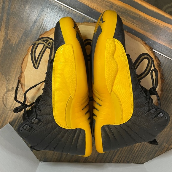 Jordan Retro 12 - University Gold - Picture 4 of 7